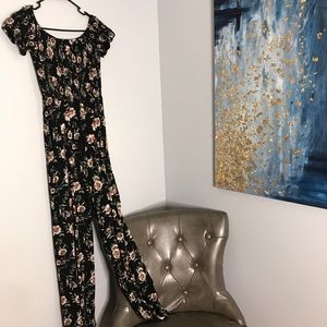 VACATION TIME! Black Floral Jumpsuit 🌺